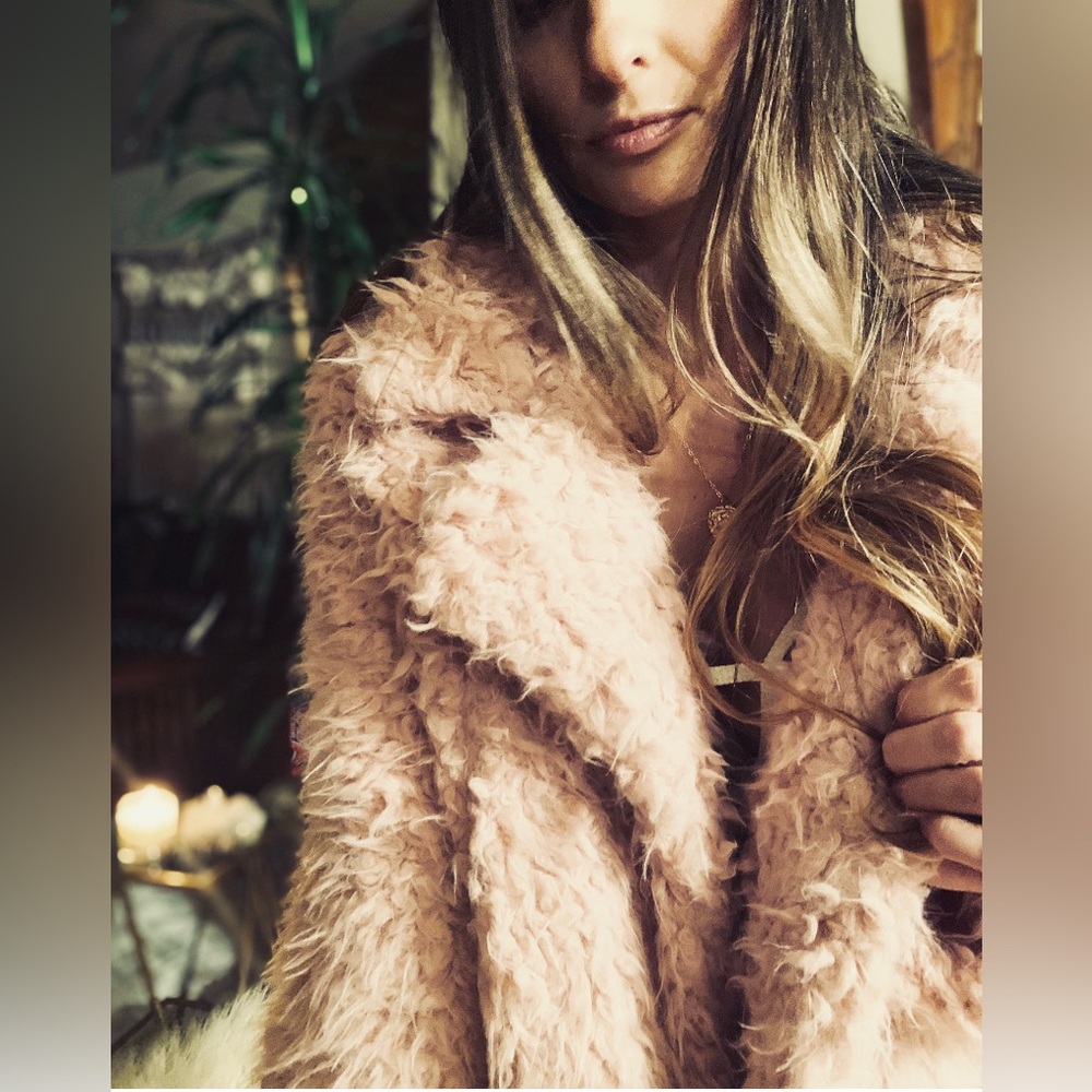 Chic Women's Shaggy Crop Jacket in Dusty Pink